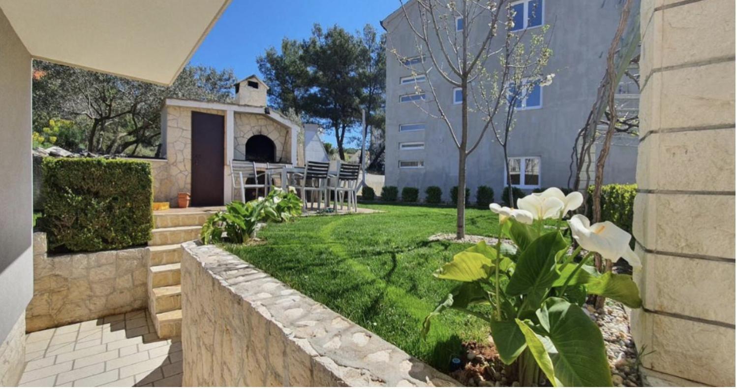 Apartments Mia Okrug Gornji Exterior foto